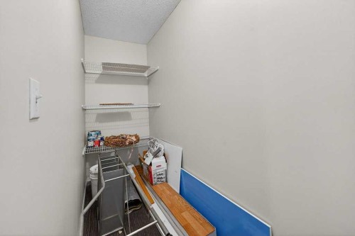 202A-5601 Dalton Drive Nw, Calgary, AB - Indoor Photo Showing Other Room