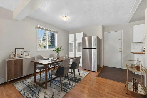 202A-5601 Dalton Drive Nw, Calgary, AB - Indoor Photo Showing Other Room