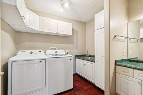 14 Strathearn Gardens Sw, Calgary, AB - Indoor Photo Showing Laundry Room