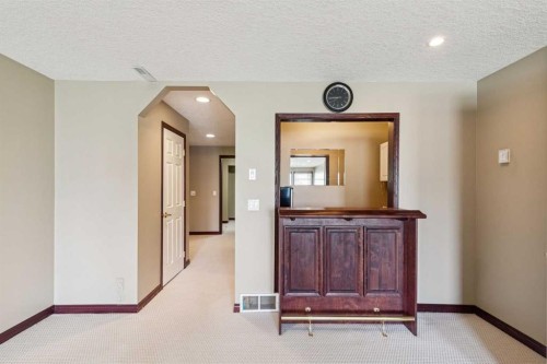 14 Strathearn Gardens Sw, Calgary, AB - Indoor Photo Showing Other Room