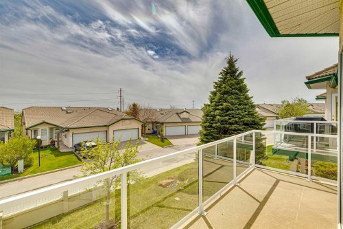 14 Strathearn Gardens Sw, Calgary, AB - Outdoor