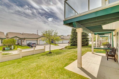 14 Strathearn Gardens Sw, Calgary, AB - Outdoor