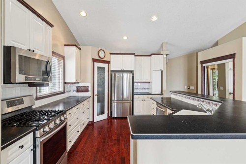 14 Strathearn Gardens Sw, Calgary, AB - Indoor Photo Showing Kitchen With Stainless Steel Kitchen With Upgraded Kitchen