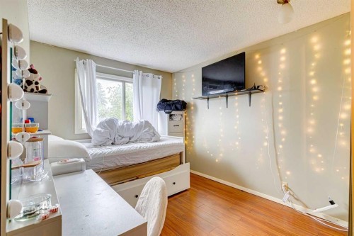 864 Queensland Drive Se, Calgary, AB - Outdoor