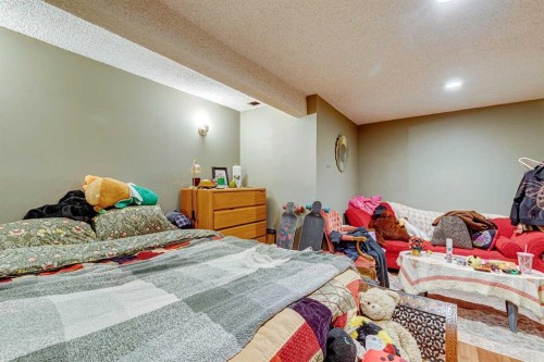 864 Queensland Drive Se, Calgary, AB 