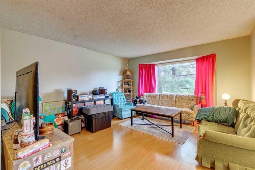 864 Queensland Drive Se, Calgary, AB - Indoor Photo Showing Living Room
