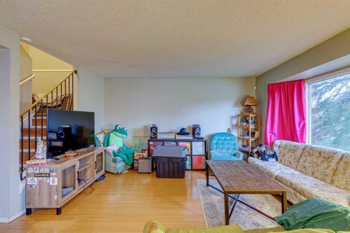 864 Queensland Drive Se, Calgary, AB - Indoor