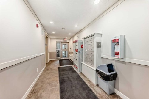 2105-211 Aspen Stone Boulevard Sw, Calgary, AB - Indoor Photo Showing Other Room