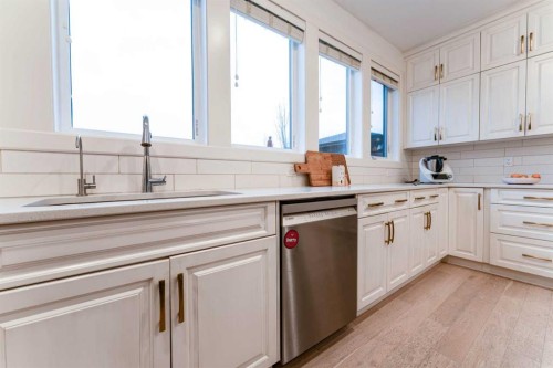 17 Cattail Run, Rural Rocky View County, AB - Indoor Photo Showing Kitchen