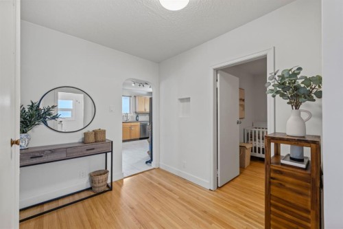 2615 17A Street Sw, Calgary, AB - Indoor Photo Showing Other Room
