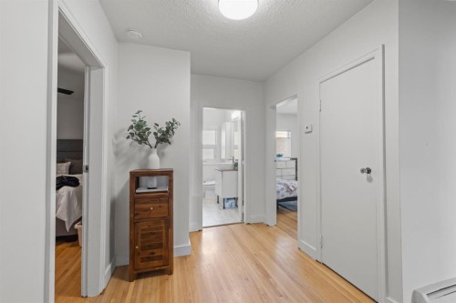 2615 17A Street Sw, Calgary, AB - Indoor Photo Showing Other Room