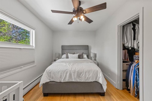 2615 17A Street Sw, Calgary, AB - Indoor Photo Showing Bedroom