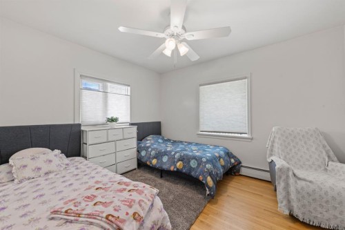 2615 17A Street Sw, Calgary, AB - Indoor Photo Showing Bedroom