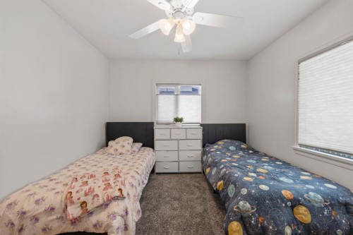 2615 17A Street Sw, Calgary, AB - Indoor Photo Showing Bedroom