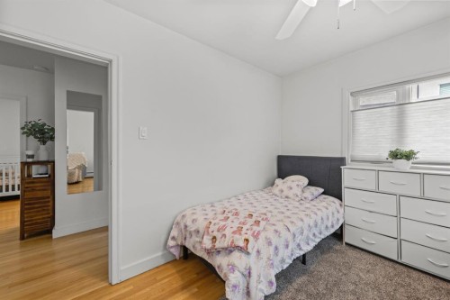 2615 17A Street Sw, Calgary, AB - Indoor Photo Showing Bedroom