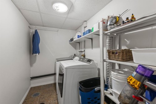 2615 17A Street Sw, Calgary, AB - Indoor Photo Showing Laundry Room