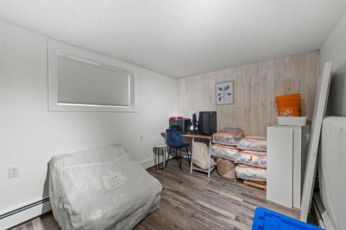 2615 17A Street Sw, Calgary, AB - Indoor Photo Showing Other Room