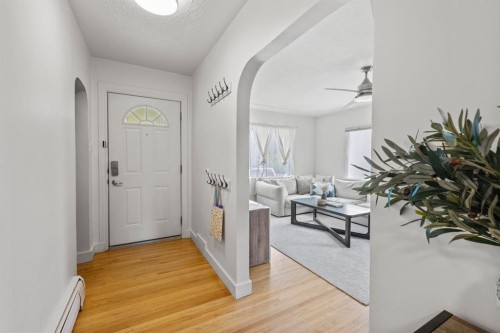 2615 17A Street Sw, Calgary, AB - Indoor Photo Showing Other Room