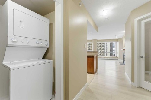 1302-1078 6 Avenue Sw, Calgary, AB - Indoor Photo Showing Laundry Room