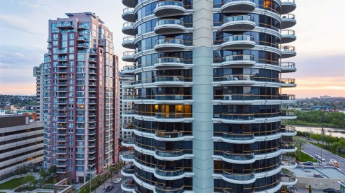 1302-1078 6 Avenue Sw, Calgary, AB - Outdoor With Balcony With Facade