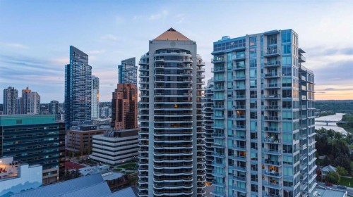 1302-1078 6 Avenue Sw, Calgary, AB - Outdoor With Balcony With Facade