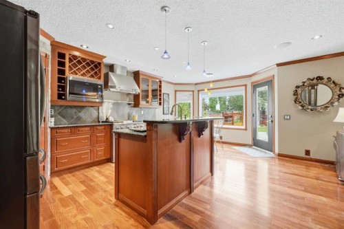 61 Millview Park Sw, Calgary, AB - Indoor Photo Showing Kitchen