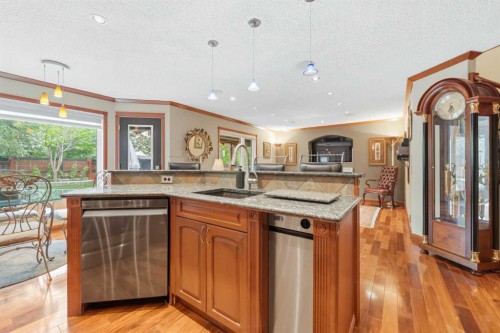 61 Millview Park Sw, Calgary, AB - Indoor Photo Showing Kitchen