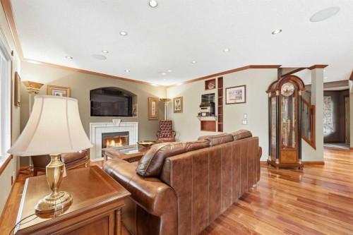 61 Millview Park Sw, Calgary, AB - Indoor Photo Showing Living Room