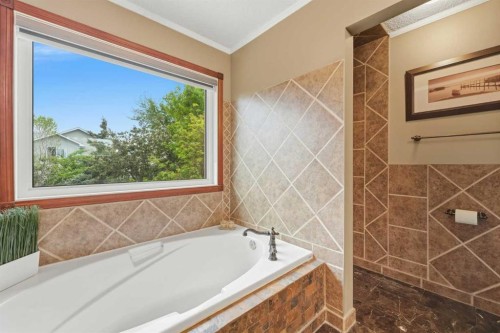 61 Millview Park Sw, Calgary, AB - Indoor Photo Showing Bathroom