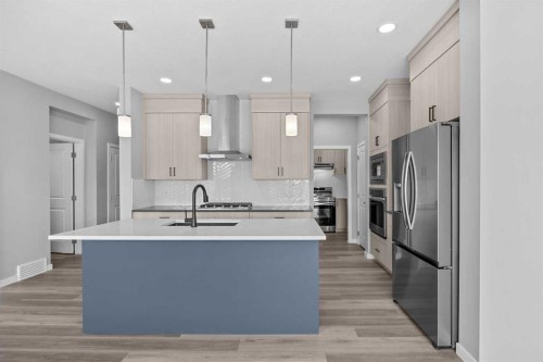 74 Lucas Place Nw, Calgary, AB - Indoor Photo Showing Kitchen With Upgraded Kitchen