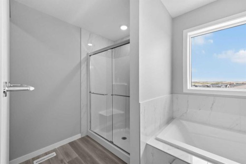 74 Lucas Place Nw, Calgary, AB - Indoor Photo Showing Bathroom