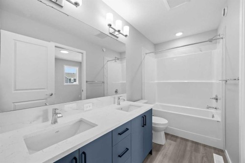 74 Lucas Place Nw, Calgary, AB - Indoor Photo Showing Bathroom