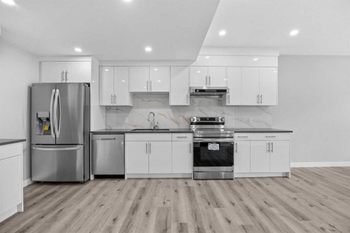 74 Lucas Place Nw, Calgary, AB - Indoor Photo Showing Kitchen With Upgraded Kitchen