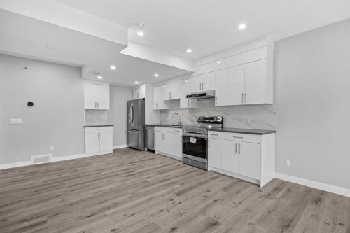 74 Lucas Place Nw, Calgary, AB - Indoor Photo Showing Kitchen With Upgraded Kitchen