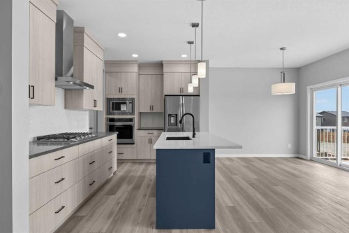 74 Lucas Place Nw, Calgary, AB - Indoor Photo Showing Kitchen With Upgraded Kitchen