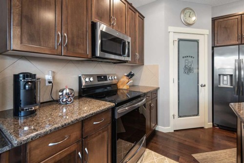 124 Evergreen Circle Sw, Calgary, AB - Indoor Photo Showing Kitchen
