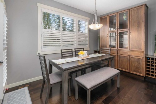 124 Evergreen Circle Sw, Calgary, AB - Indoor Photo Showing Dining Room
