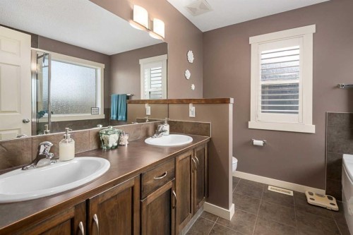 124 Evergreen Circle Sw, Calgary, AB - Indoor Photo Showing Bathroom