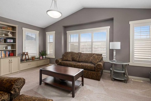 124 Evergreen Circle Sw, Calgary, AB - Indoor Photo Showing Living Room