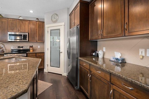 124 Evergreen Circle Sw, Calgary, AB - Indoor Photo Showing Kitchen