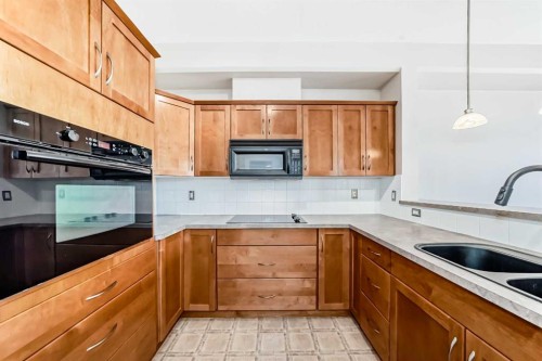 410-3111 34 Avenue Nw, Calgary, AB - Indoor Photo Showing Kitchen