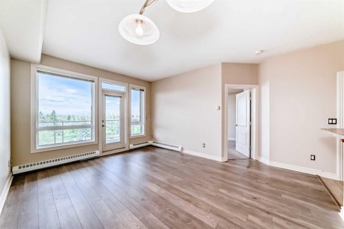 410-3111 34 Avenue Nw, Calgary, AB - Indoor Photo Showing Other Room