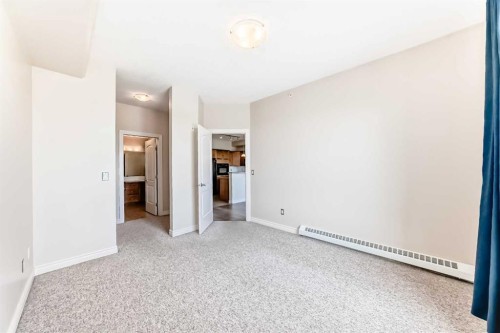 410-3111 34 Avenue Nw, Calgary, AB - Indoor Photo Showing Other Room