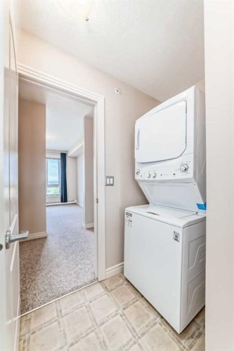 410-3111 34 Avenue Nw, Calgary, AB - Indoor Photo Showing Laundry Room