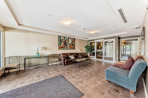 410-3111 34 Avenue Nw, Calgary, AB - Indoor
