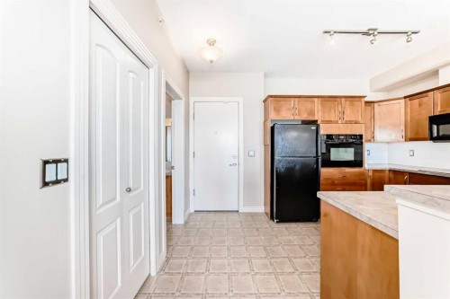 410-3111 34 Avenue Nw, Calgary, AB - Indoor Photo Showing Kitchen