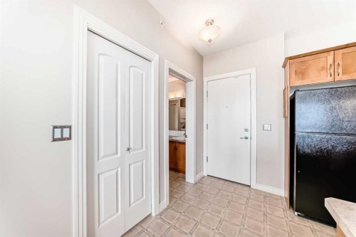 410-3111 34 Avenue Nw, Calgary, AB - Indoor Photo Showing Other Room