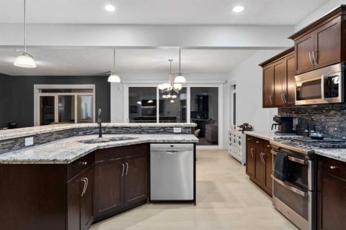 9 Westridge Way, Okotoks, AB - Indoor Photo Showing Kitchen