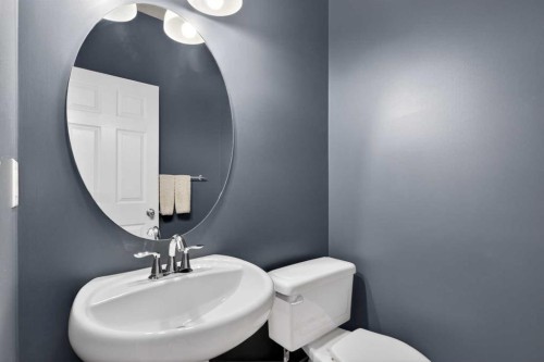 9 Westridge Way, Okotoks, AB - Indoor Photo Showing Bathroom