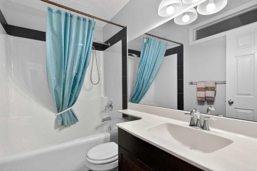 9 Westridge Way, Okotoks, AB - Indoor Photo Showing Bathroom